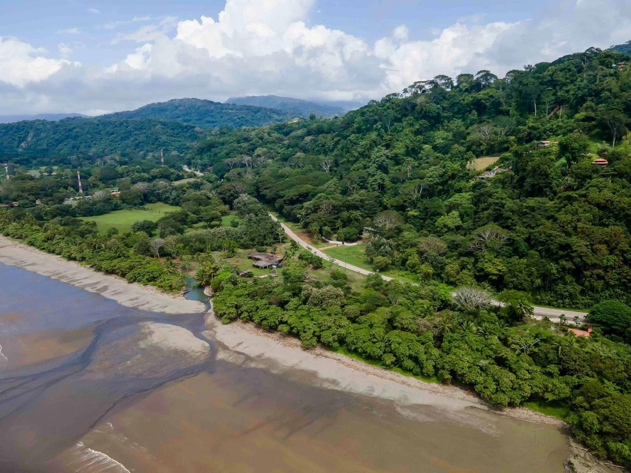 Dominical Beachfront Dream