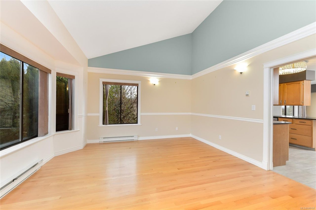 879 Denford Cres