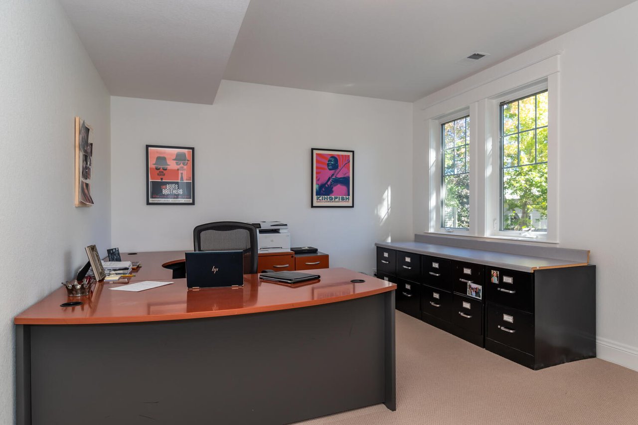 1686 Sunset Blvd