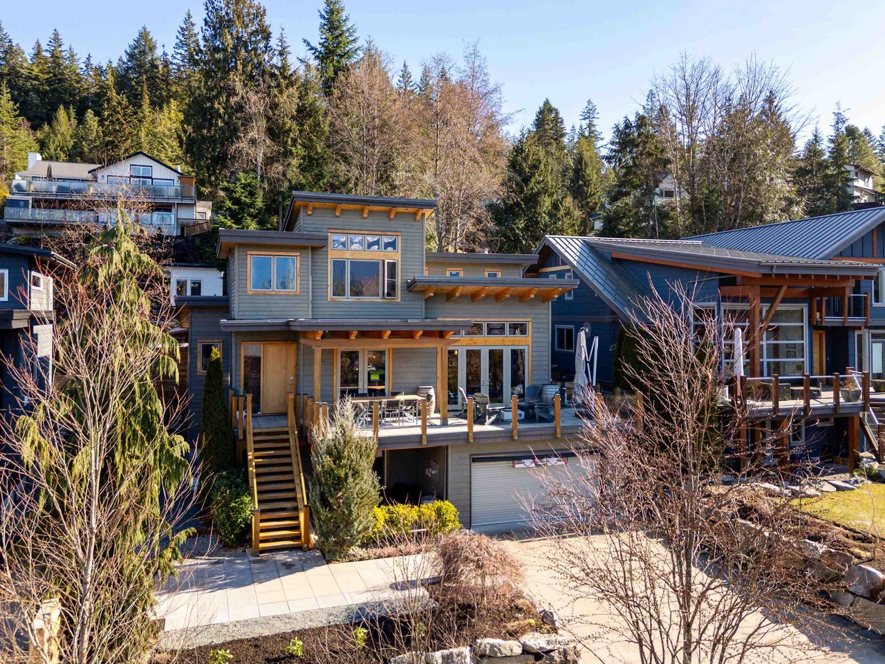 1054 Jay Cres