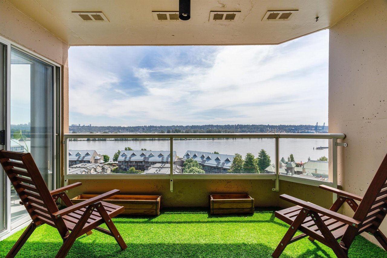 1102-1045 Quayside Dr