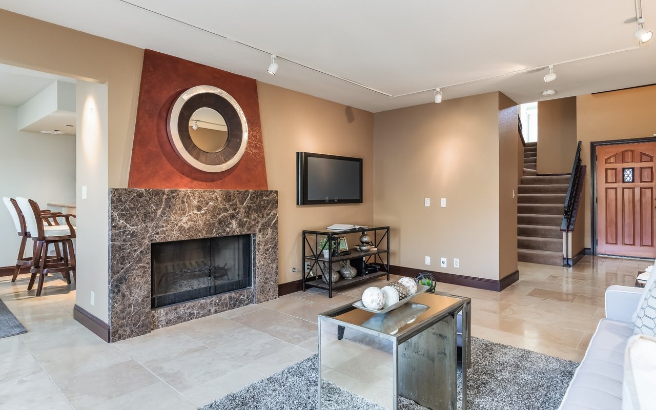 83 Leeds Ct, E
