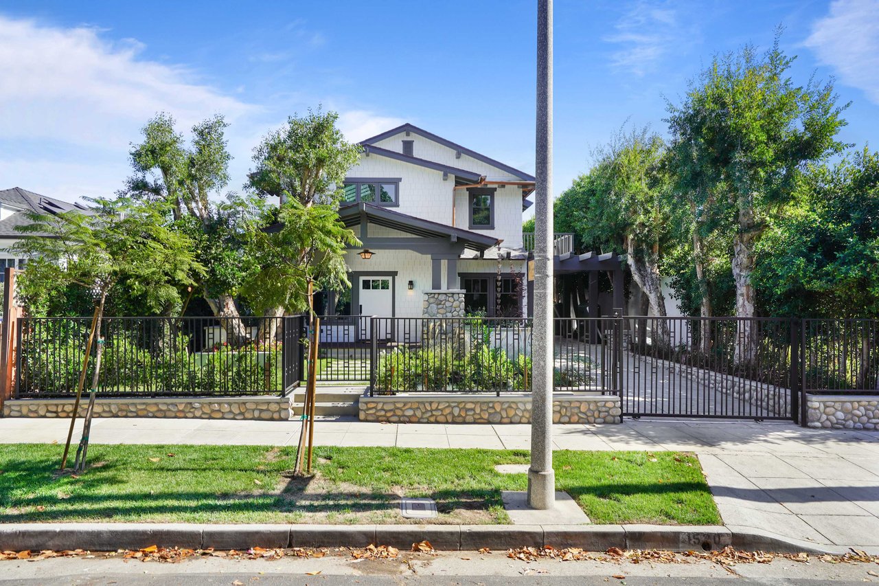 1520 N Sierra Bonita Ave, Sunset Square