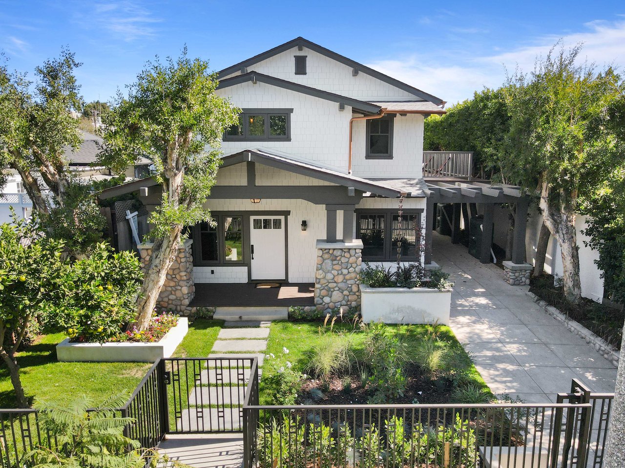 1520 N Sierra Bonita Ave, Sunset Square