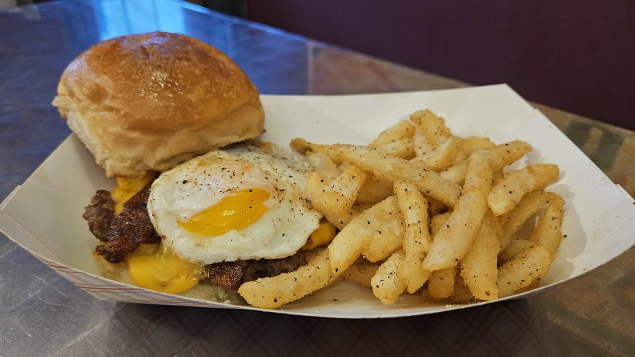 Good Neighbor Smash Burger Bar replaces SmashEms in South City
