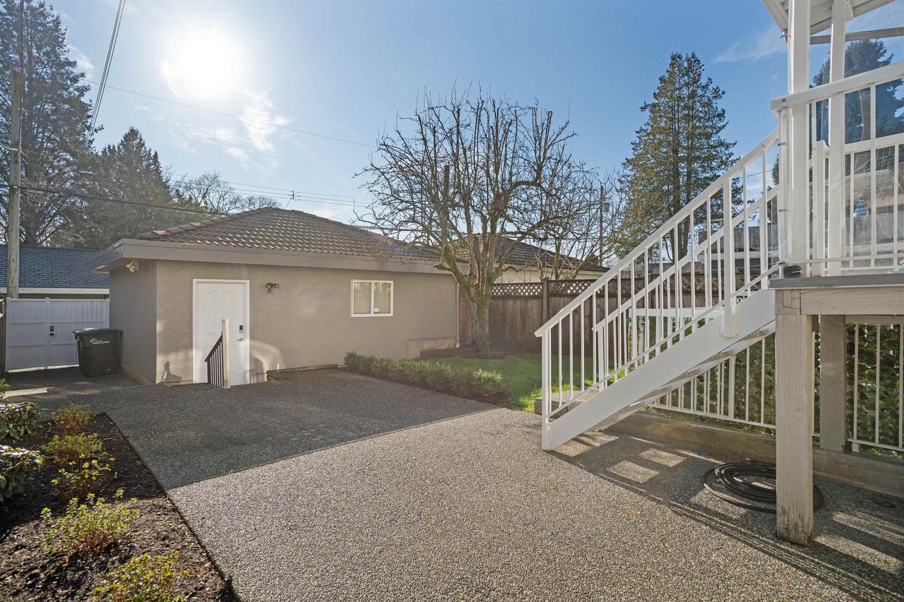 2168 E 8th Ave