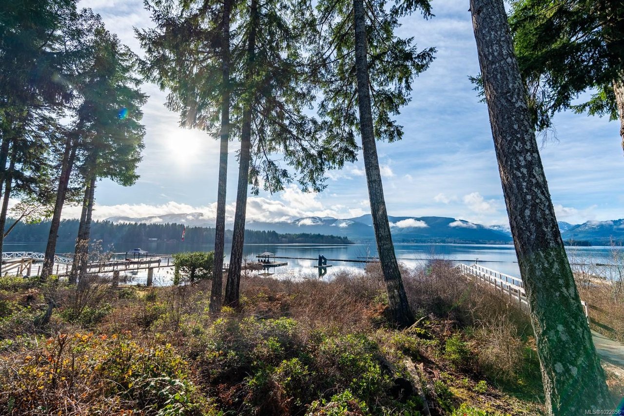 7364 Lakefront Dr, Lake Cowichan