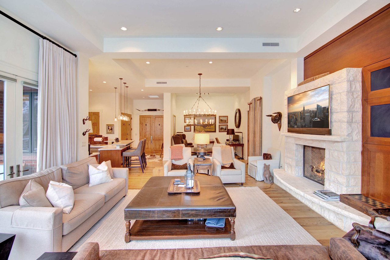  Easy Living and Convenience!  Obermeyer Palce in Aspen  