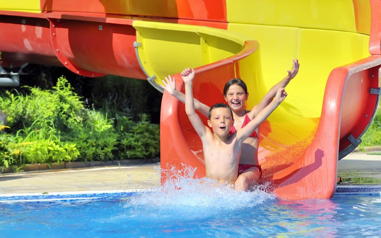 6 of the Best Waterparks and Splashparks Across Indiana