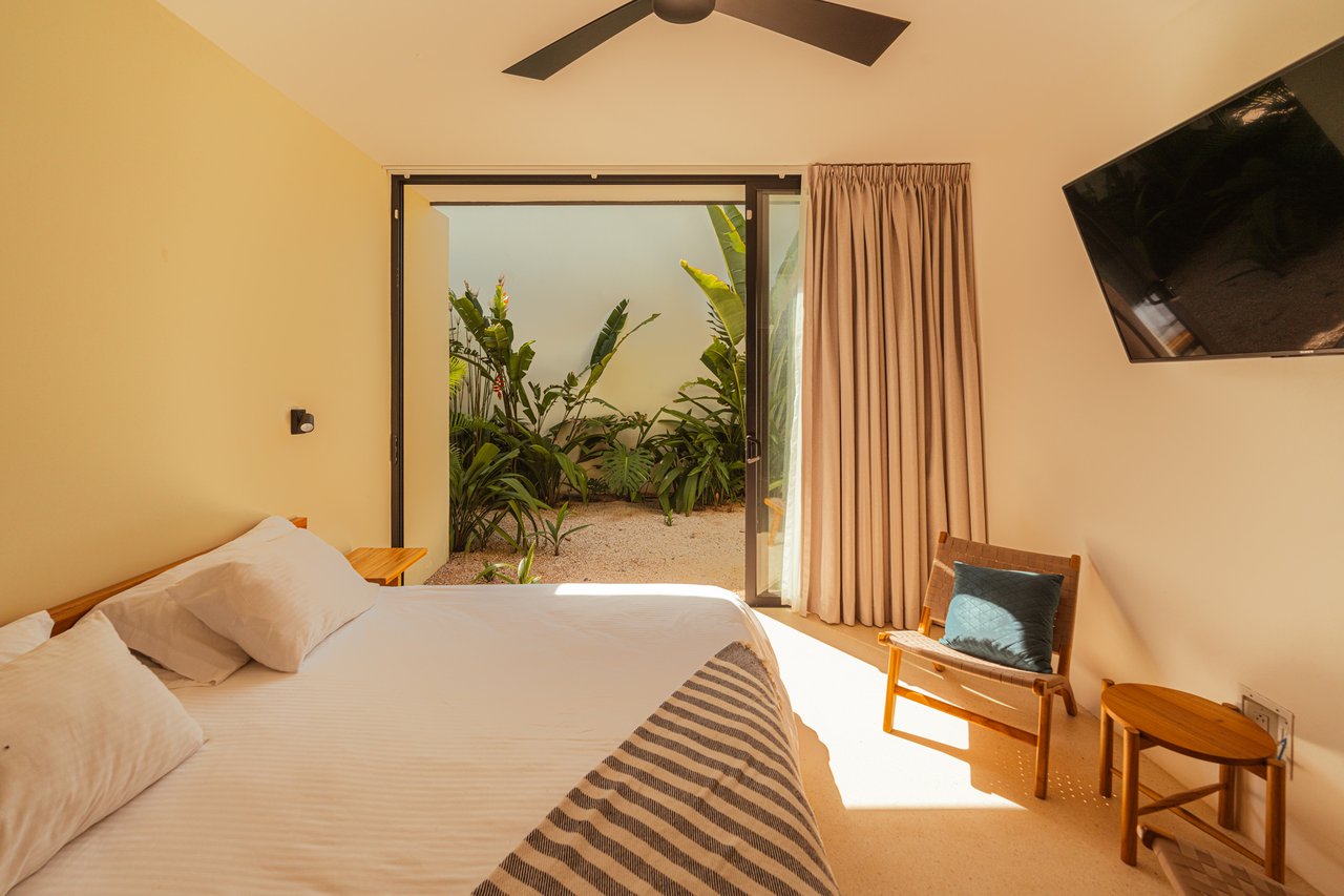 Tropical Modern Four Bedroom Home, Tamarindo, Guanacaste