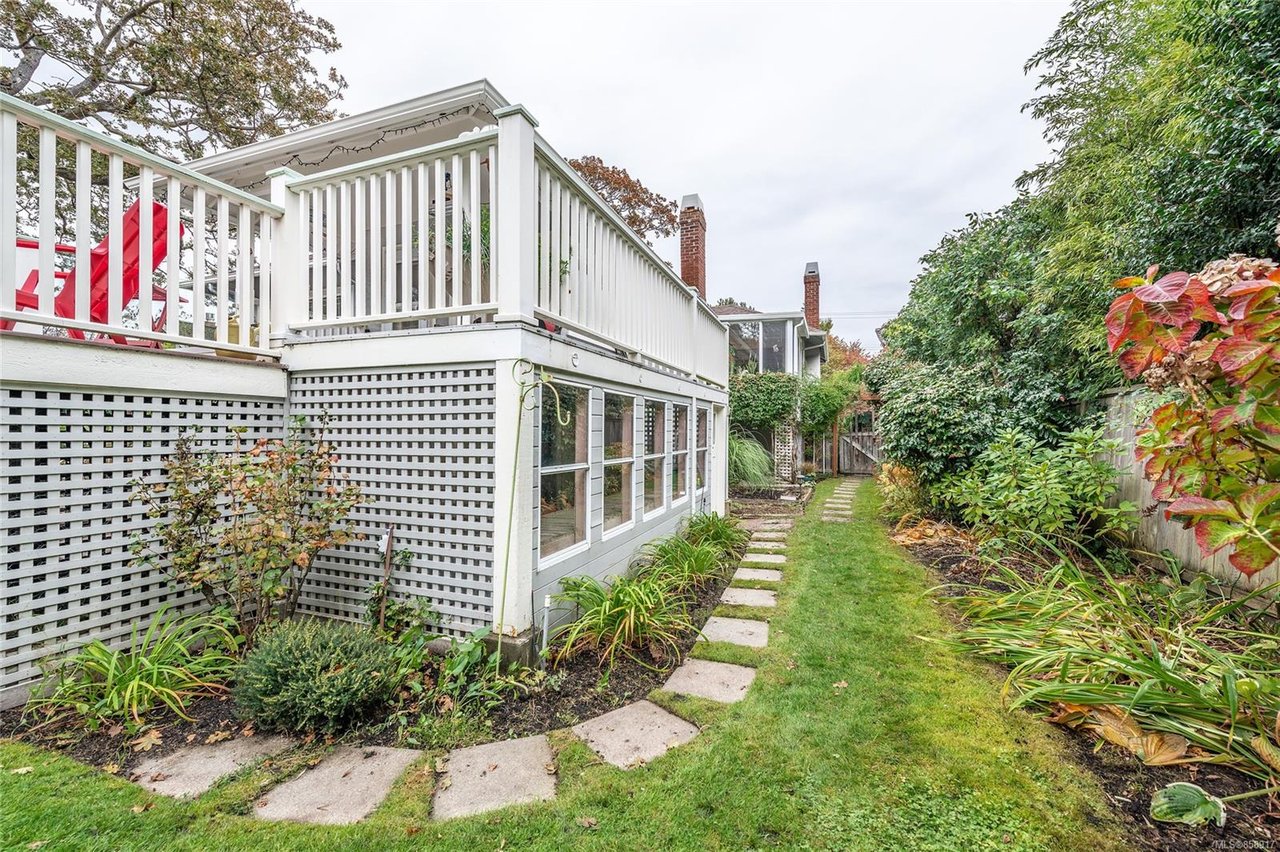 746 Falkland Rd