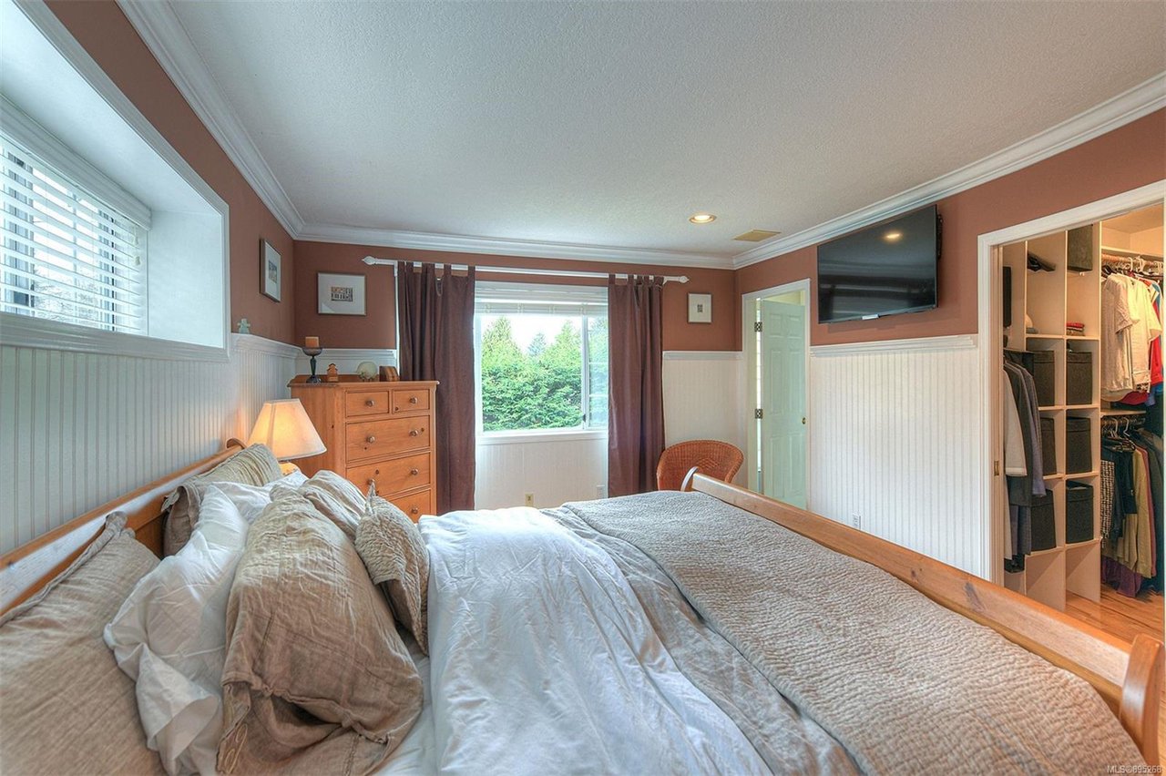 751 Helvetia Cres