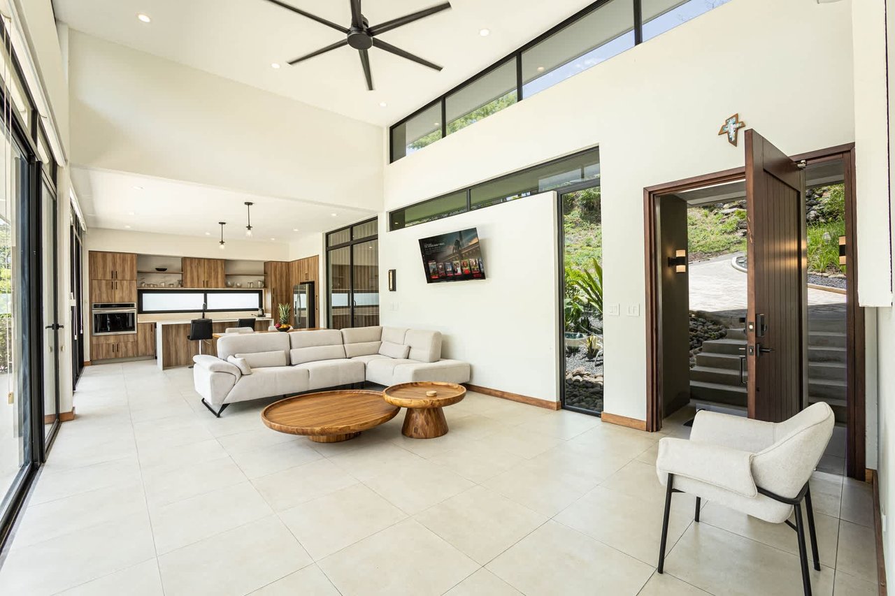 Newly Built Open Concept Home in Pacifico