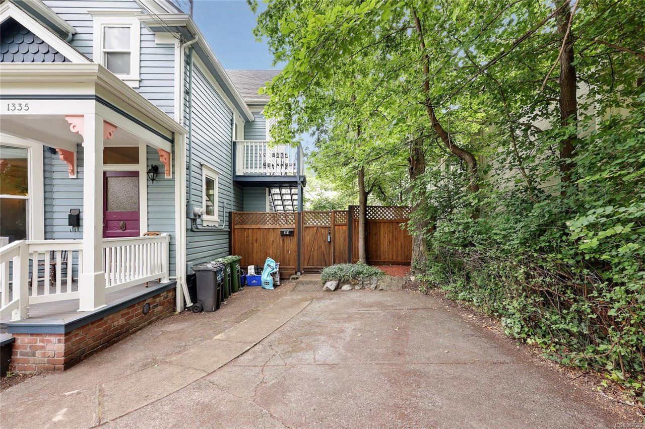 1335 Stanley Ave