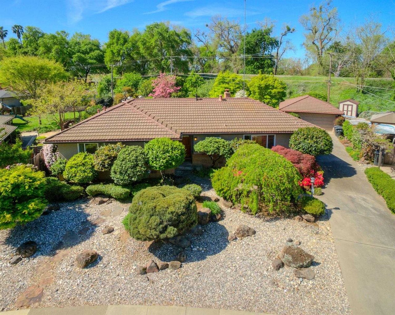 820 Skipper Circle