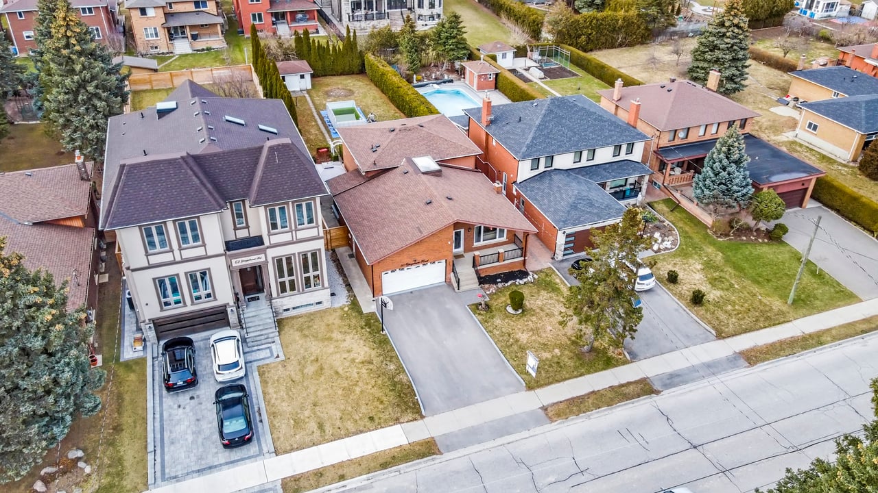 60 Yongehurst Rd