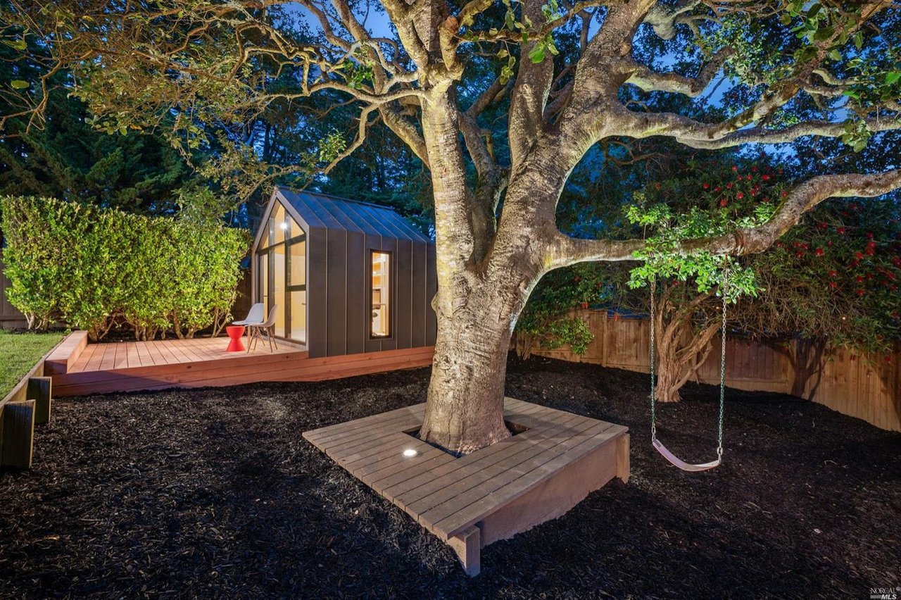 2 Cedarwood Ln