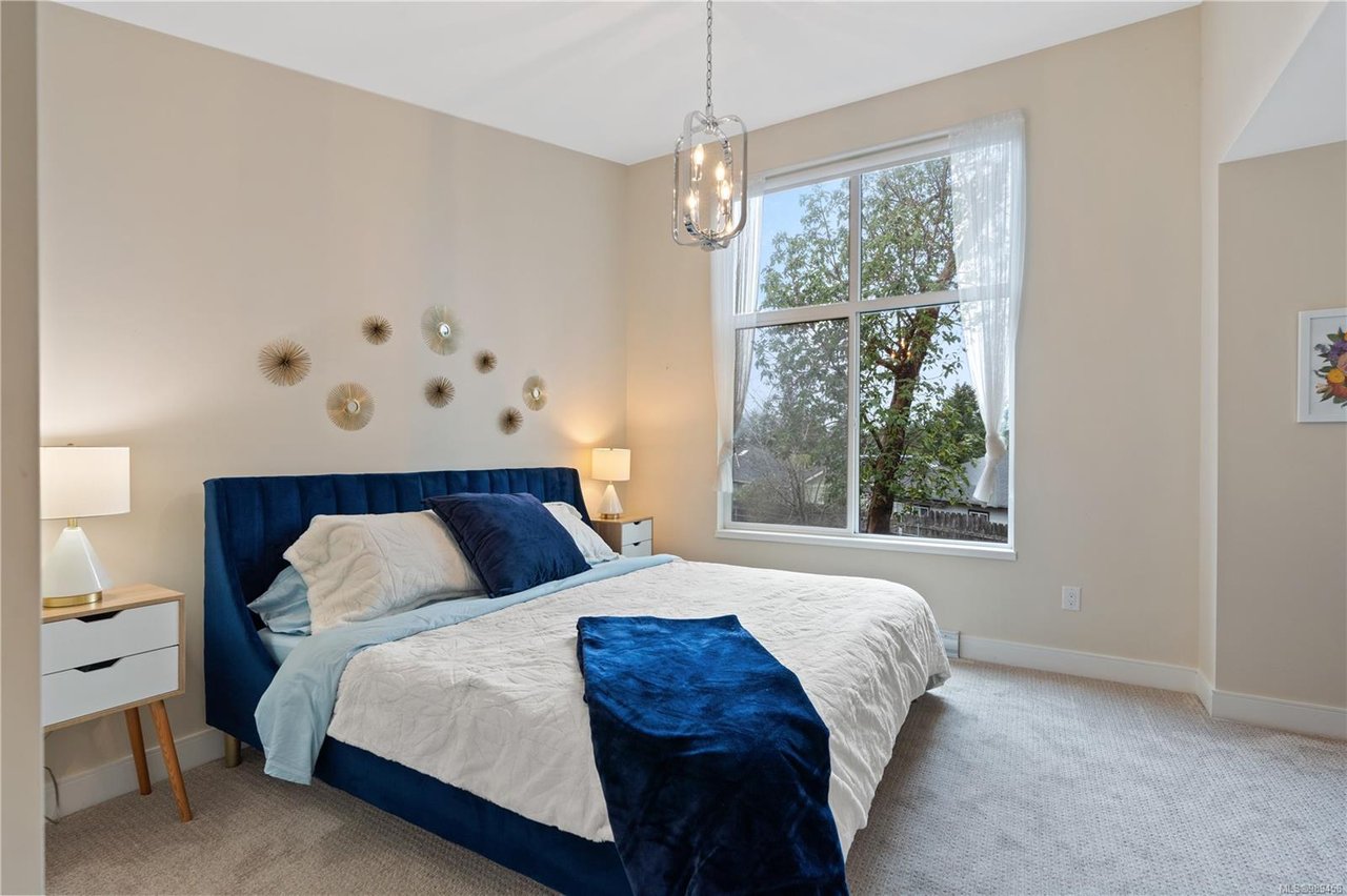 155-300 Phelps Ave