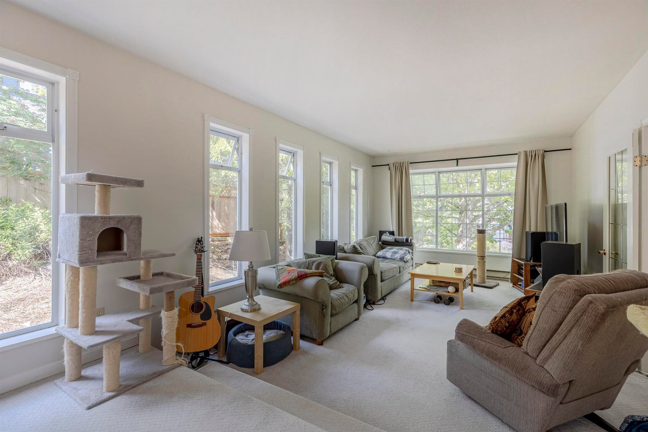 1037 Tobermory Wy