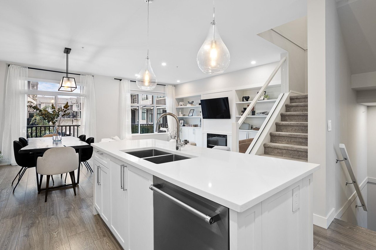 78-20327 72b Ave