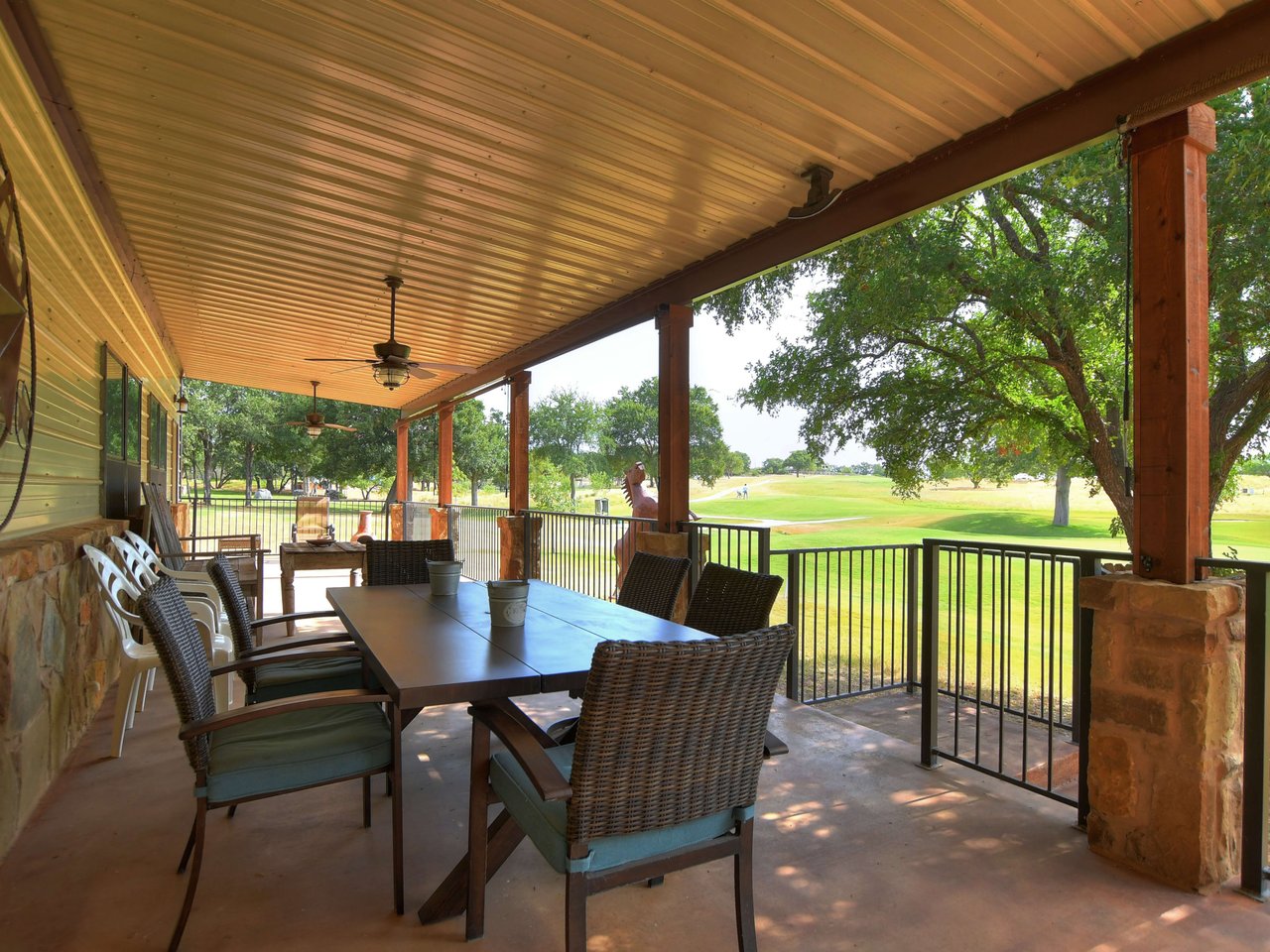 1138 Skyline Dr