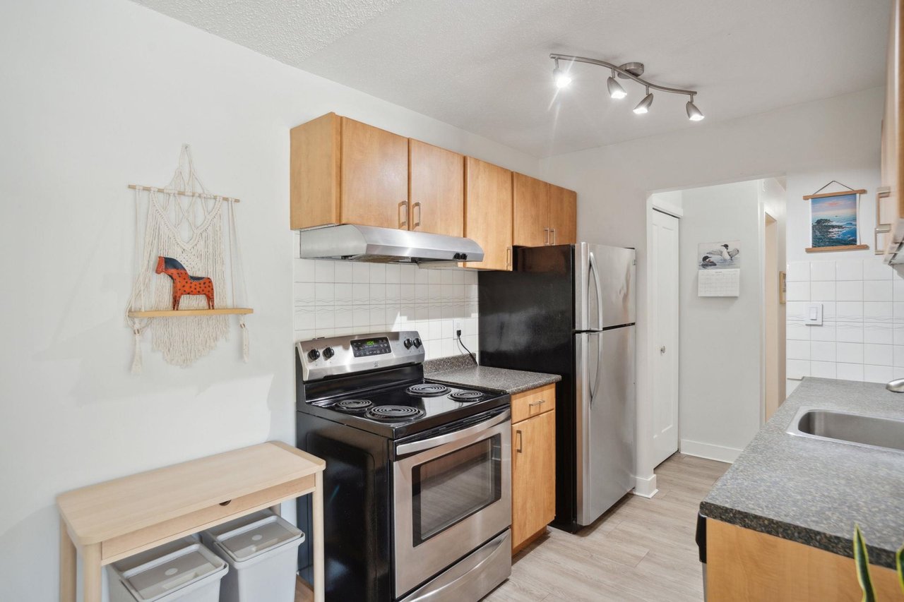 202-251 W 4th St