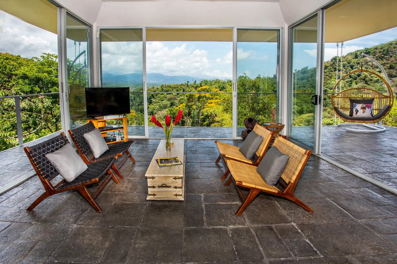  Discover Tranquil Luxury at Villa Joya: Your Exclusive Retreat in El Salto Estates