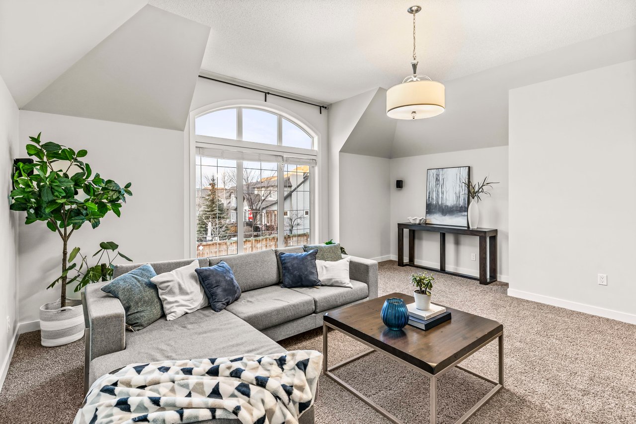 208 Mahogany Bay SE