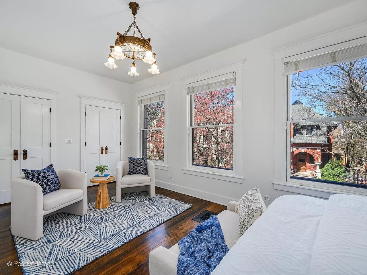 2147 W Caton