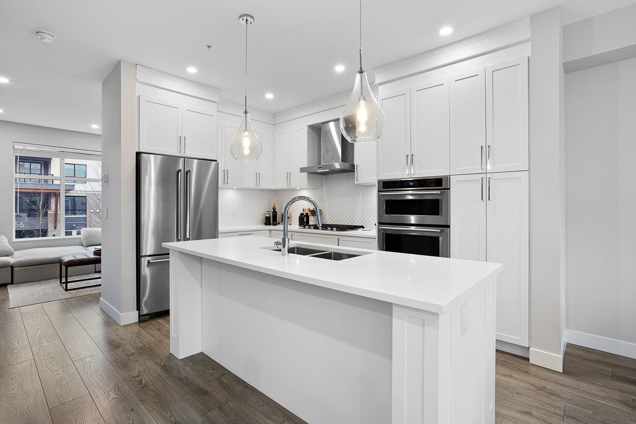 78-20327 72b Ave