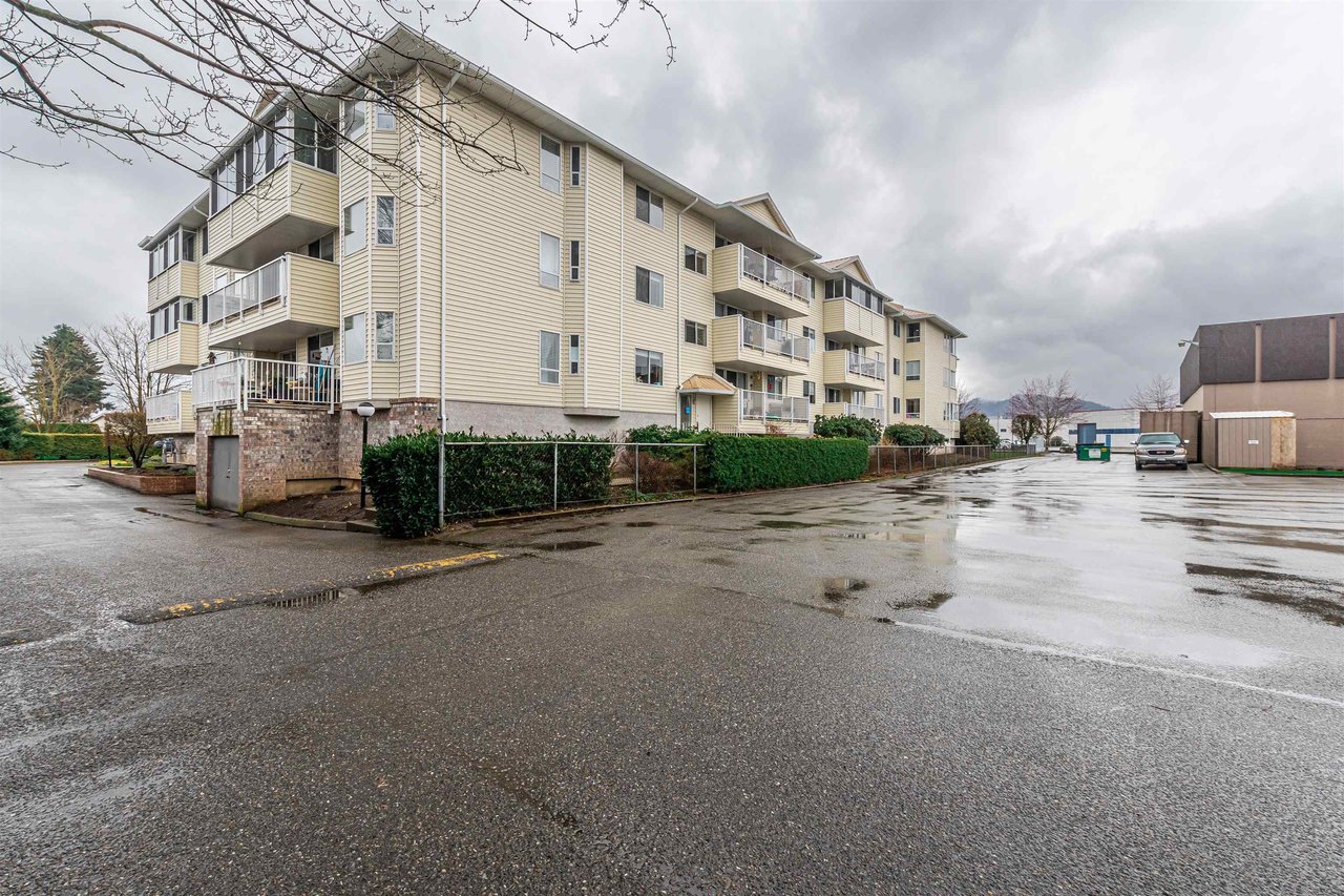 313-8725 Elm Dr