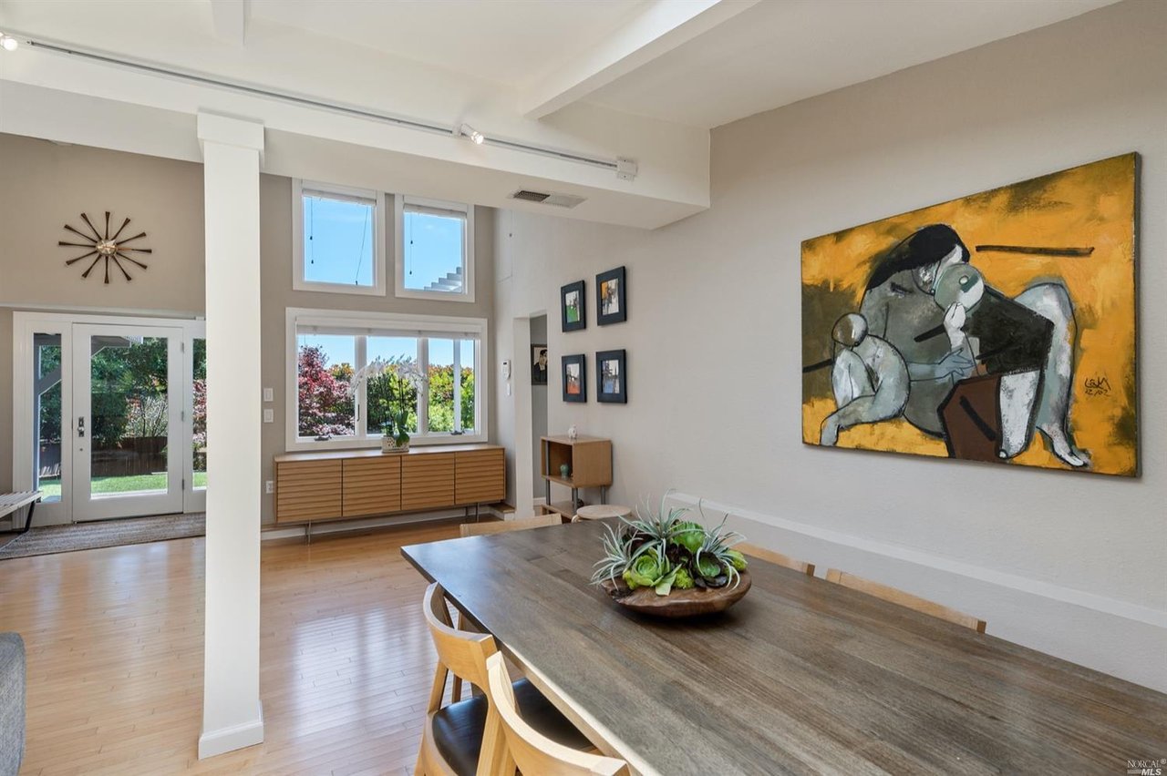 2 Cedarwood Ln