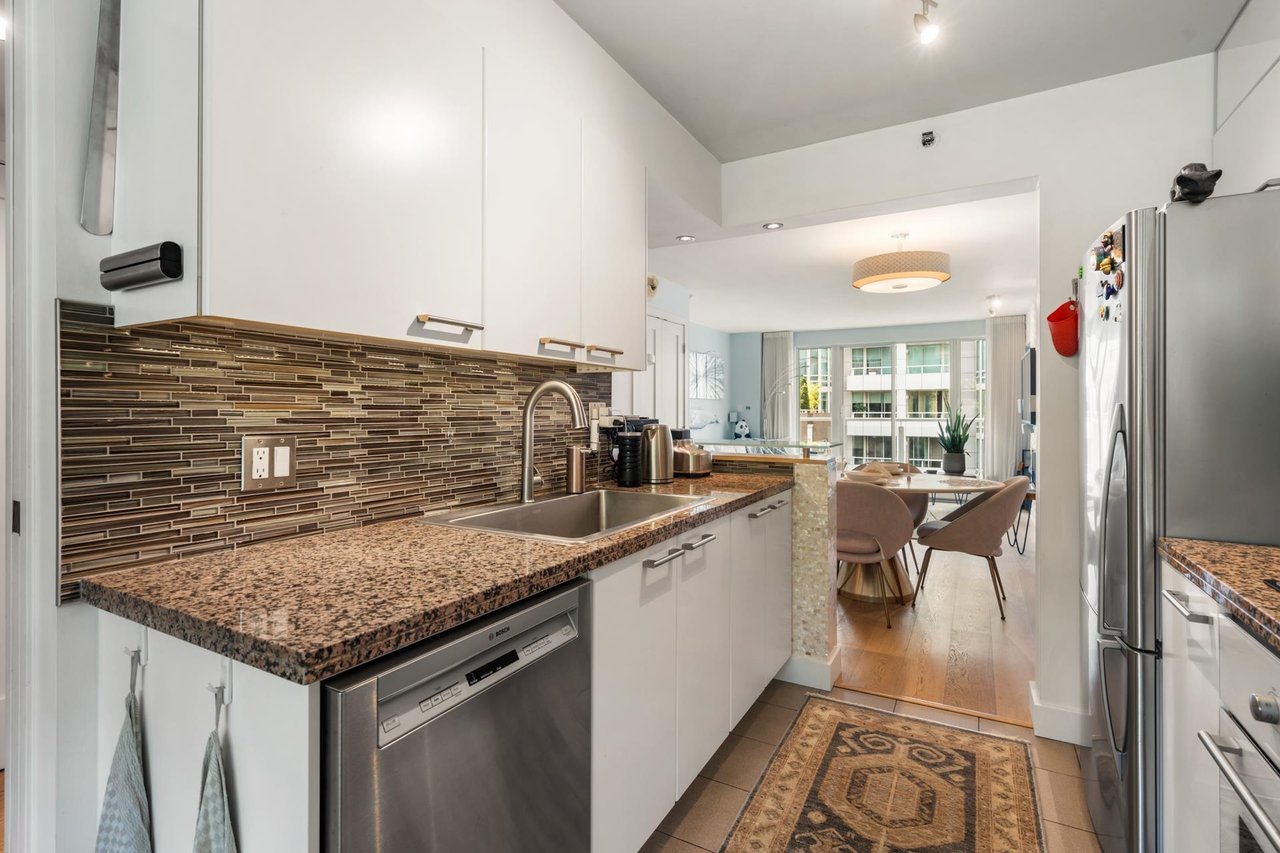 515-888 Beach Ave