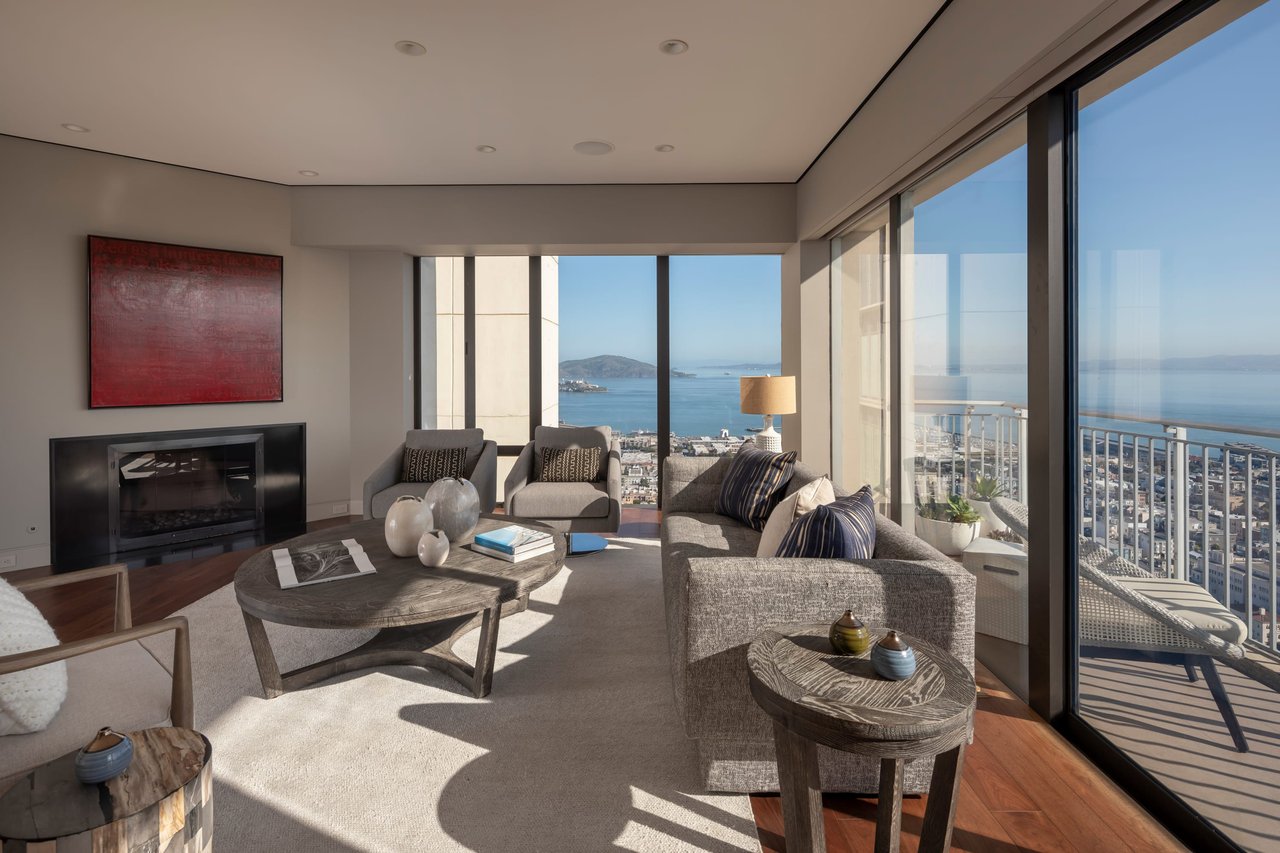 "As New" Contemporary View Apartment