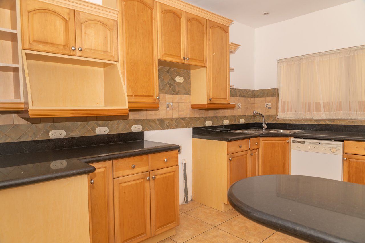 Colonial Gated Community Villa, Curridabat, San Jose
