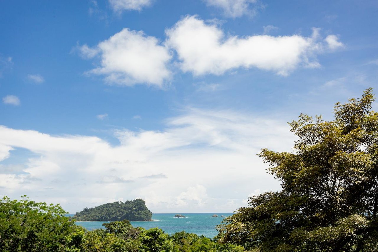 Manuel Antonio Beachfront Hotel