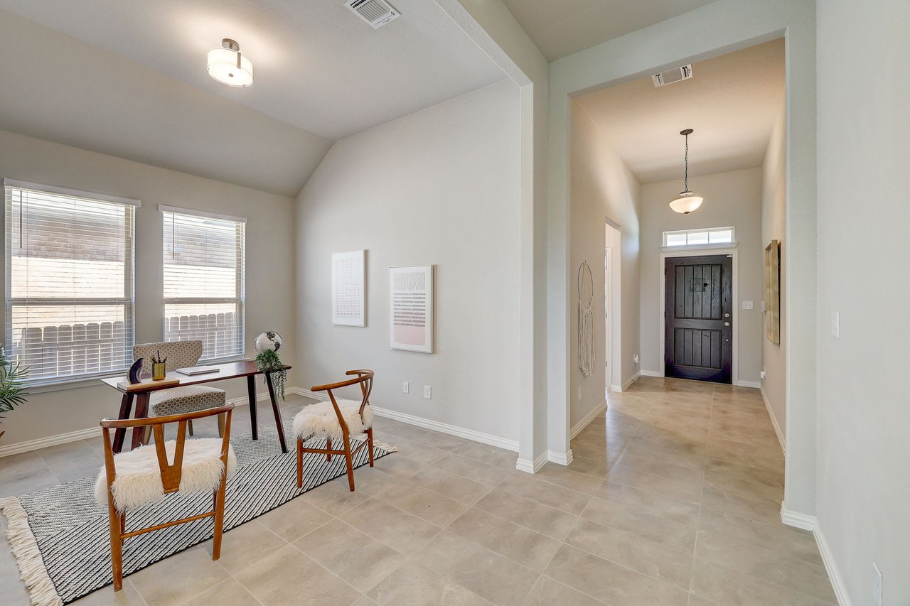Charming single-story home in the desirable Paloma Lake in RR that backs to a greenbelt!