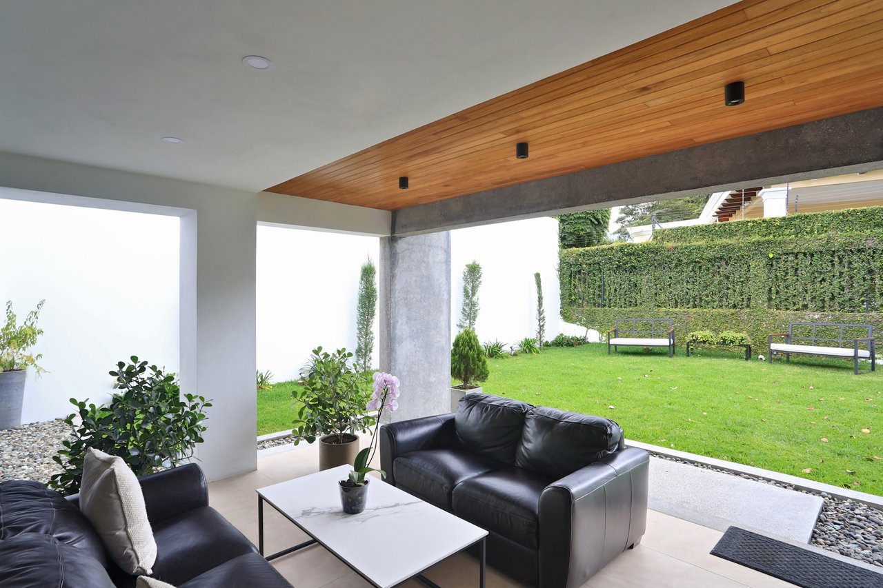 Remodeled Residence With Apartment, Escazu, San Jose