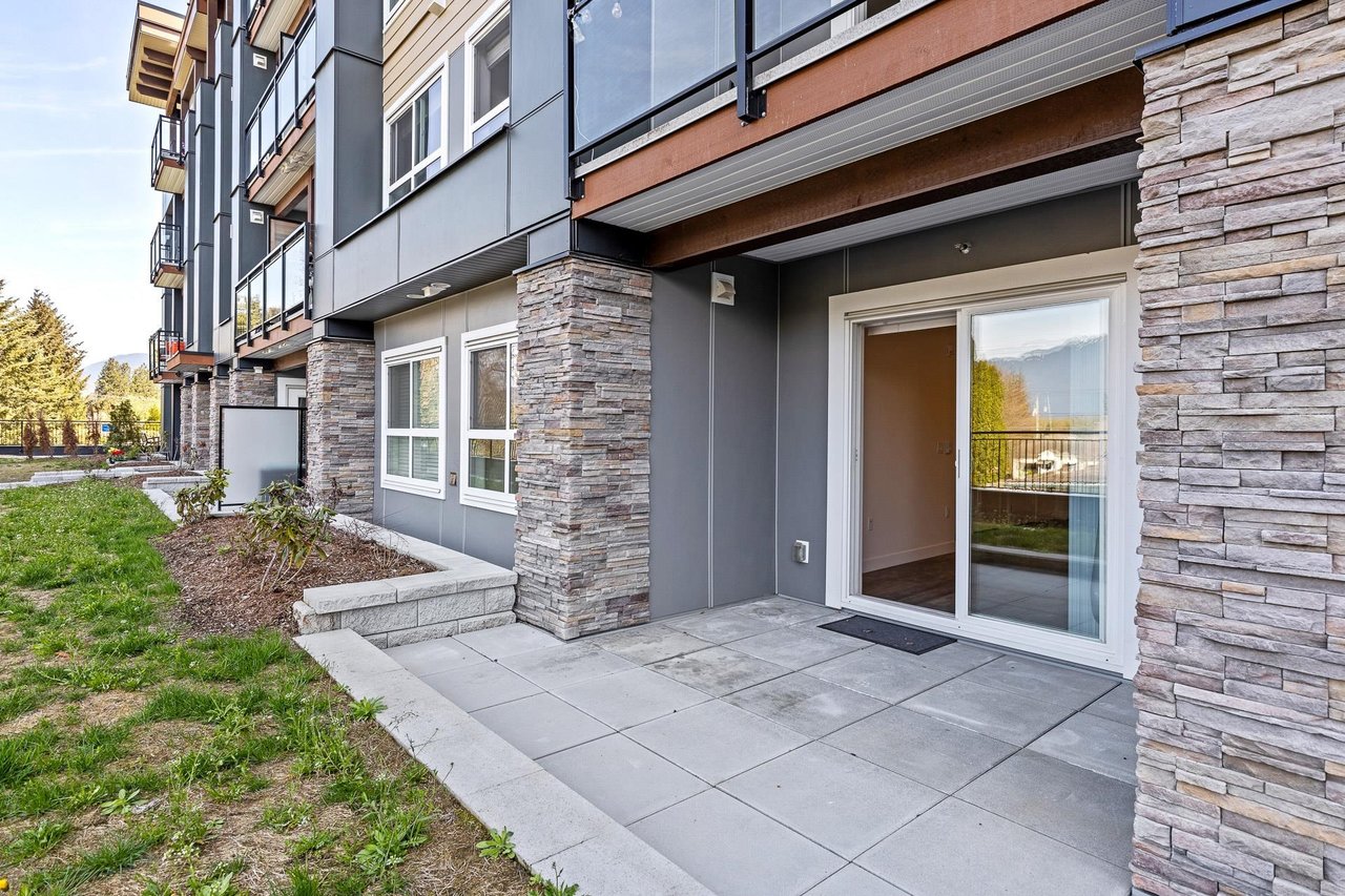 109-9450 Robson St