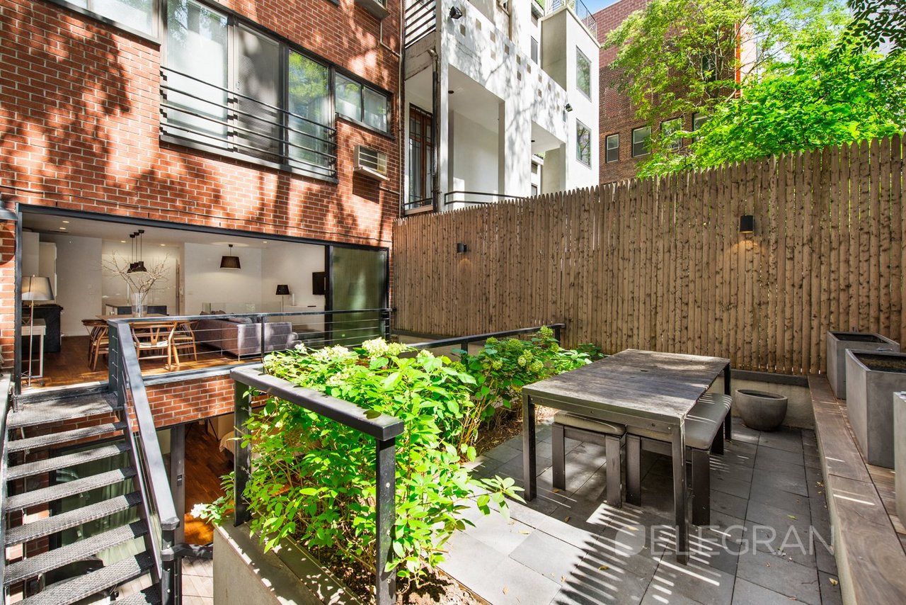154 W 15TH ST