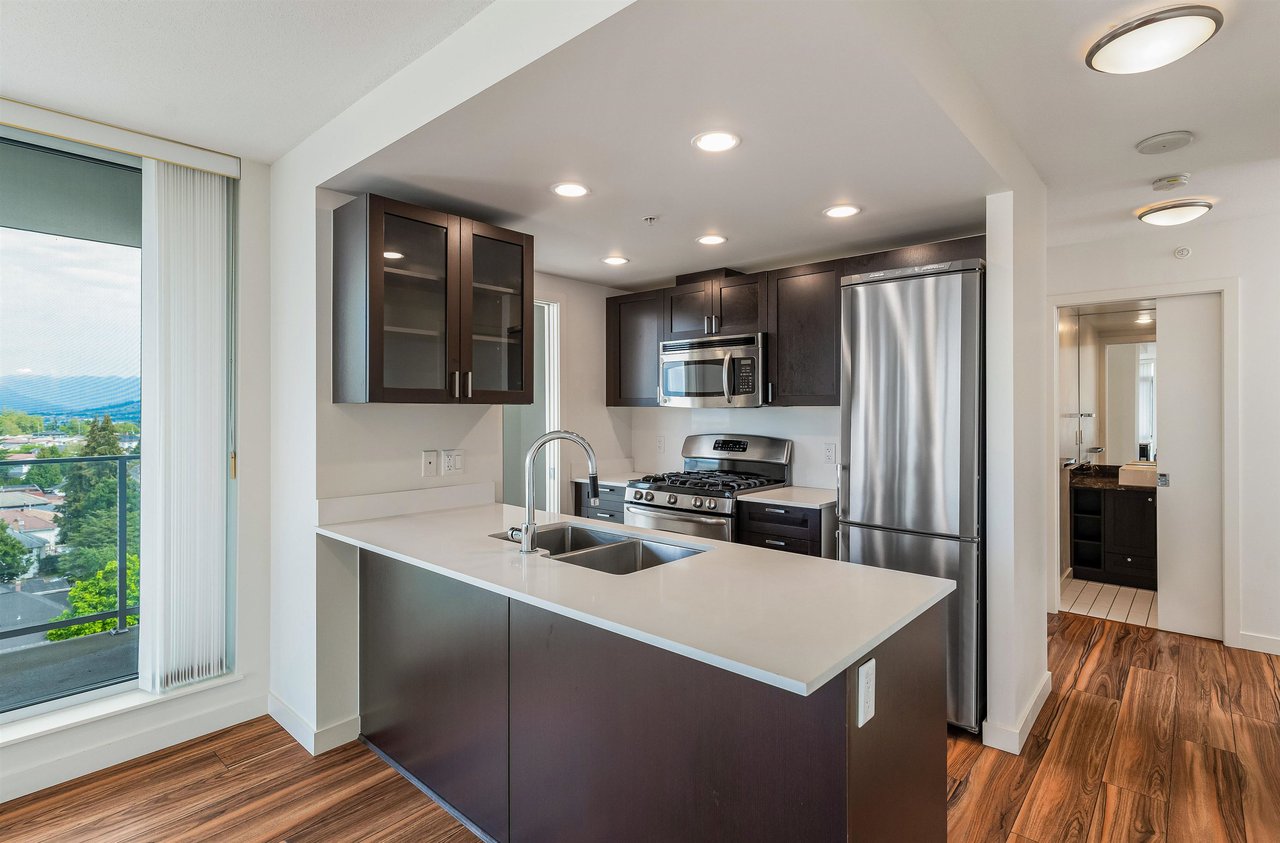 1102-4815 Eldorado Mews