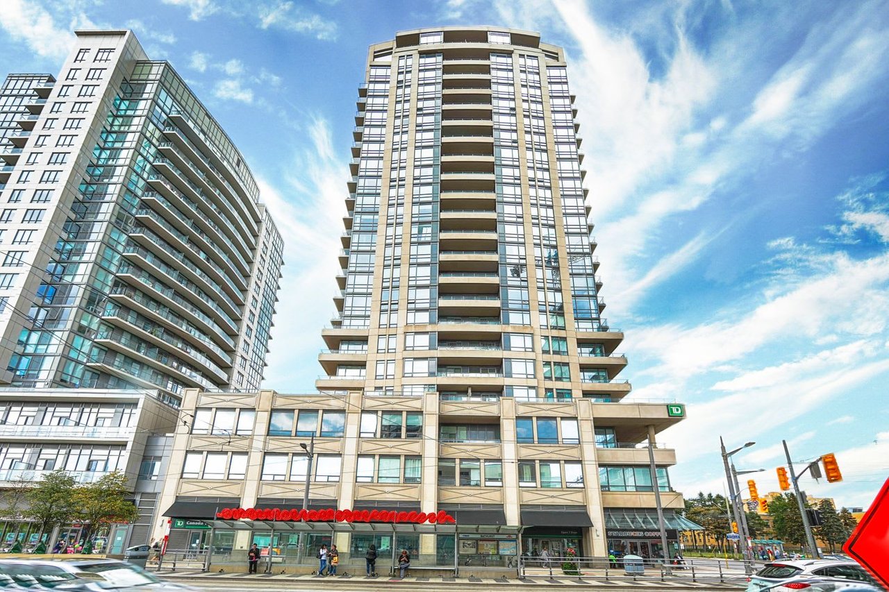 SOLD: Corner Suite At The Desirable 500 St. Clair