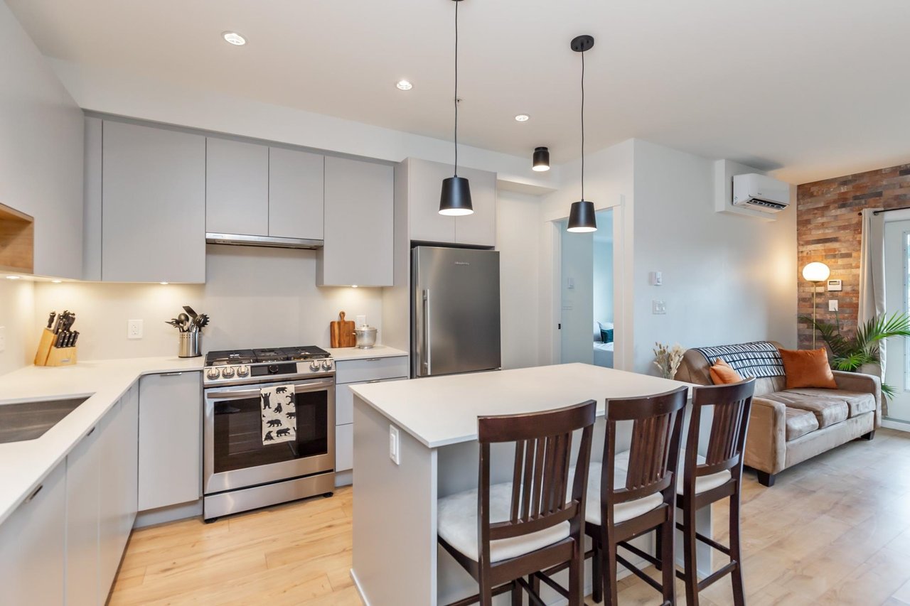 413-2493 Montrose Ave