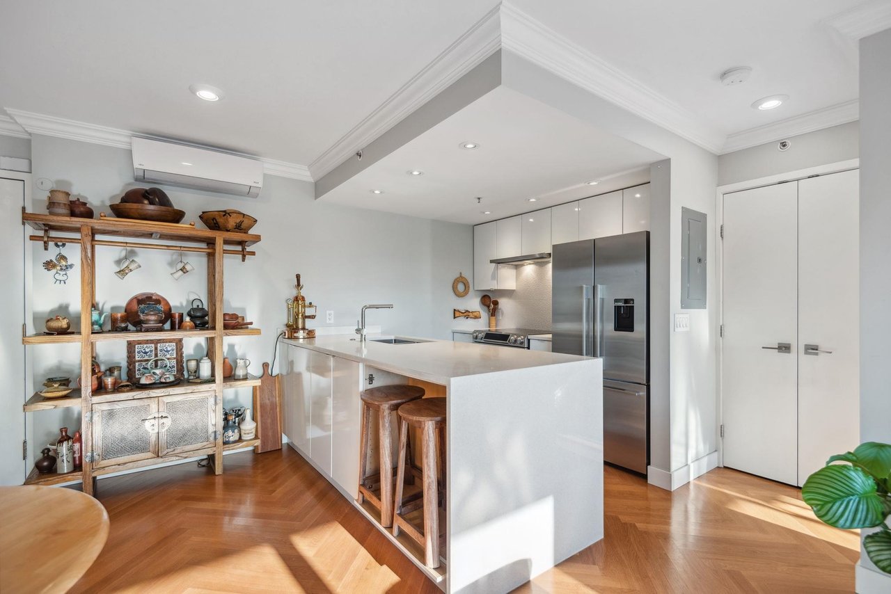 1208-1060 Alberni St