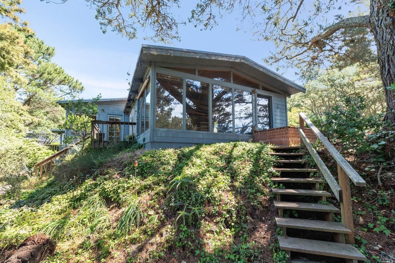 323 Pine Hill Rd