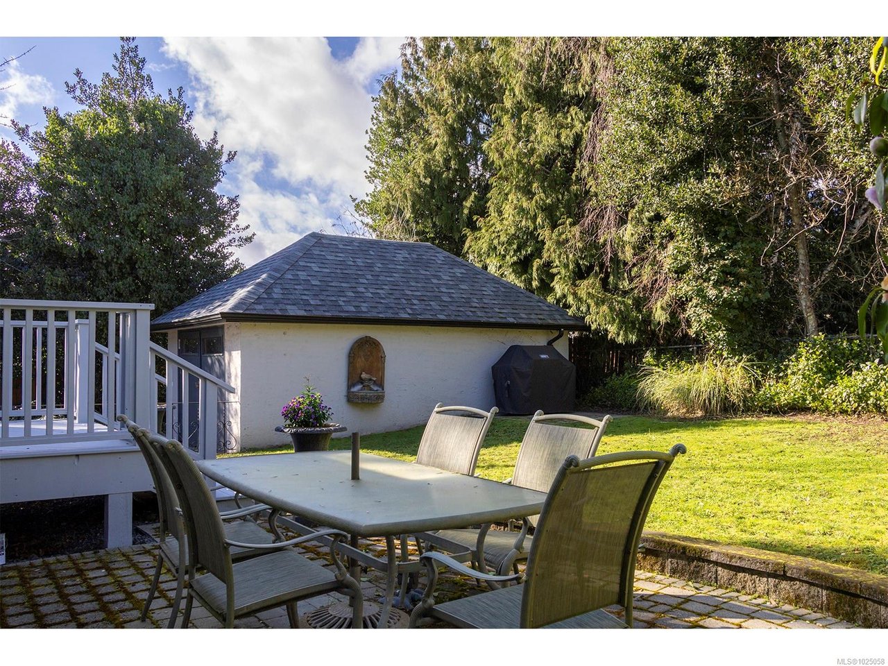 2350 Nottingham Rd, Oak Bay
