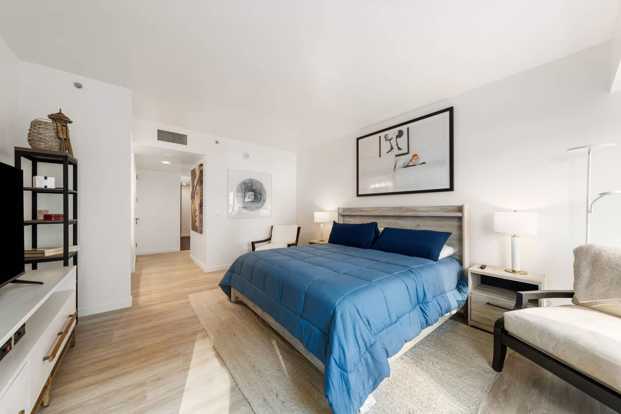 The Dorchester #501, Wilshire Corridor