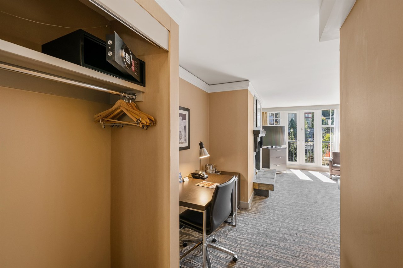 428/430-4050 Whistler Wy