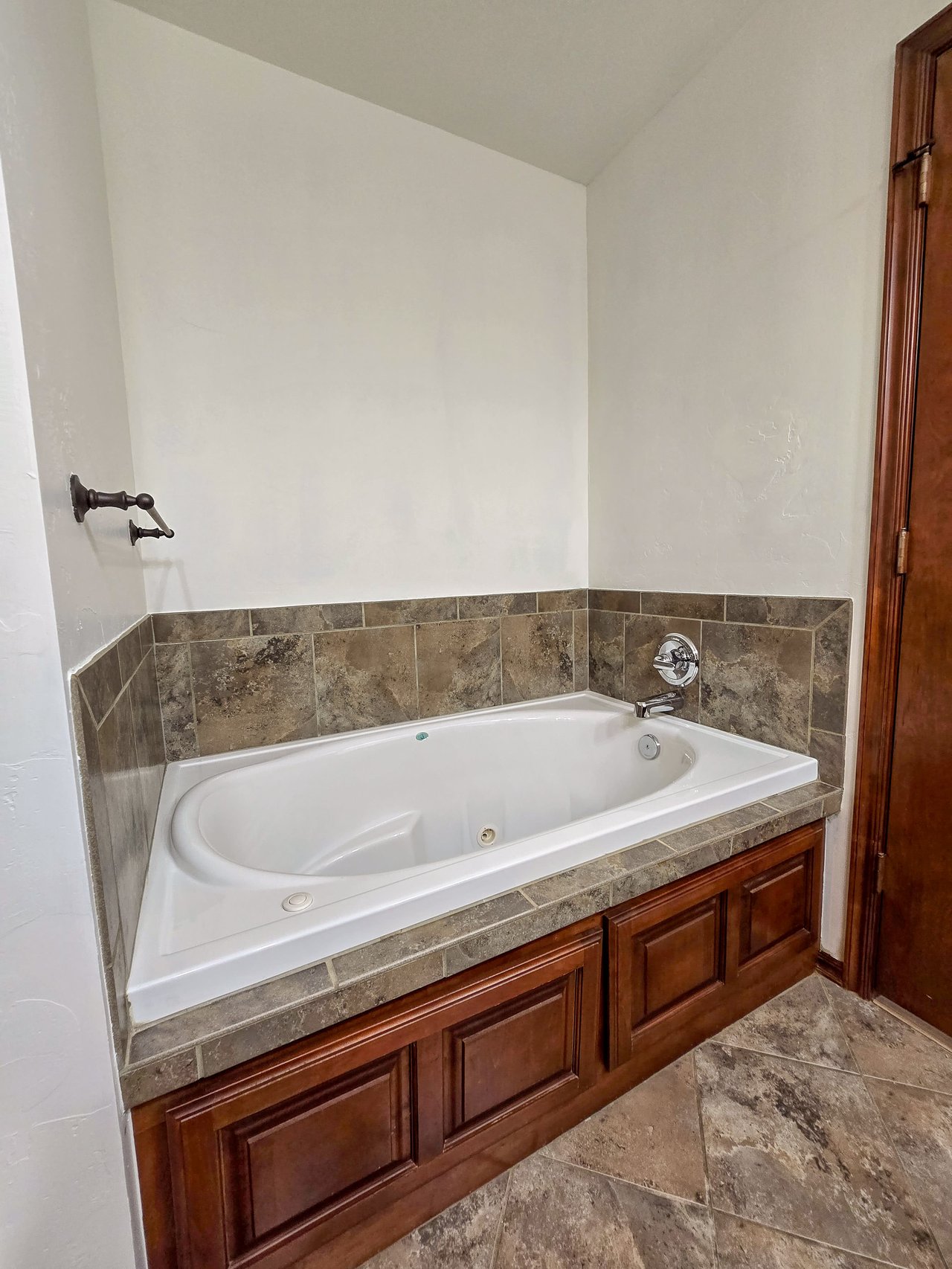 1211 Orchard Dr