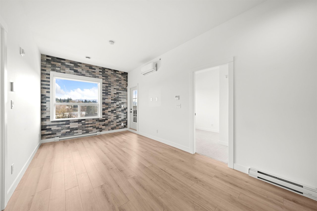 503-2493 Montrose Ave